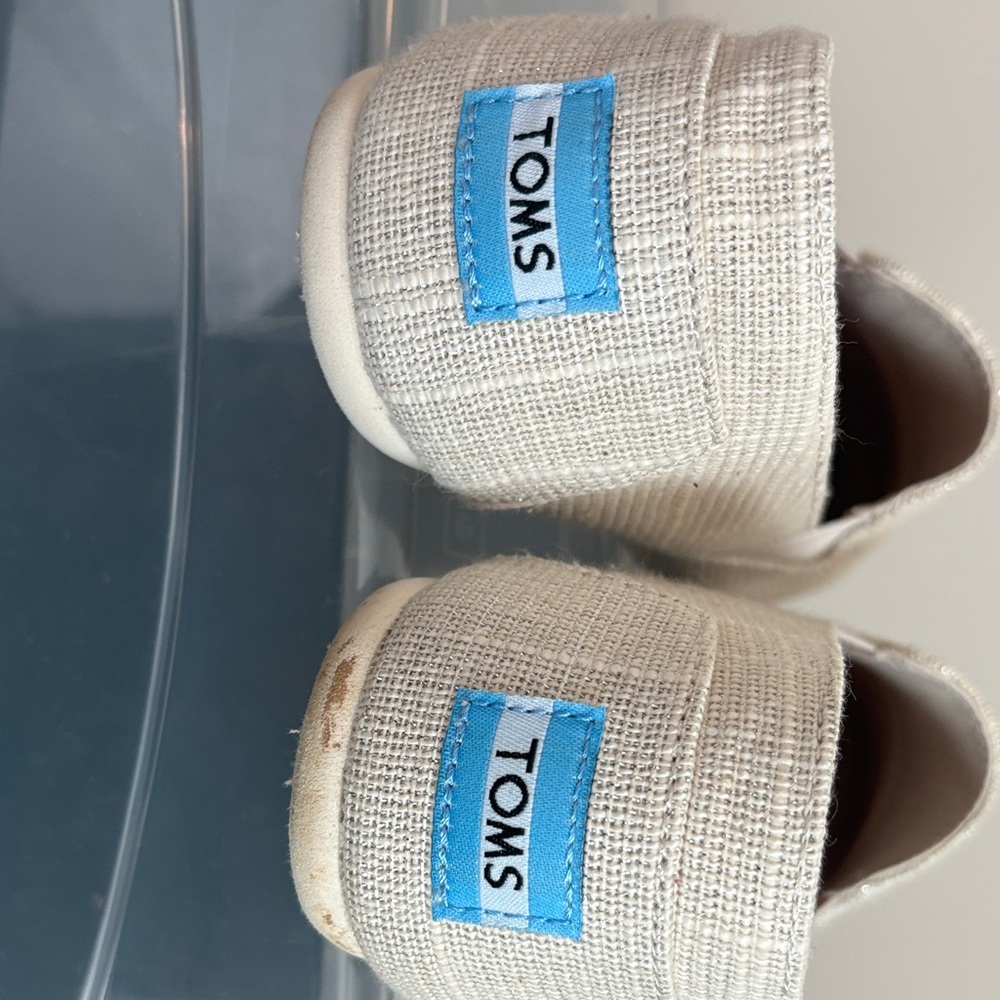TOMS Women's Cream Loafers with Blue Tag